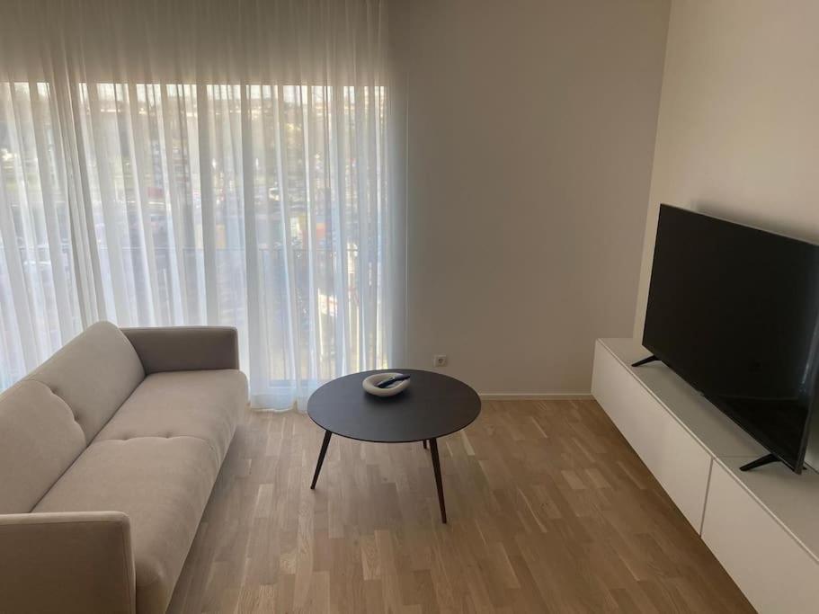 New Spacious Two Bedroom Center With Parking, Near Public Transport Luxembourg Bagian luar foto