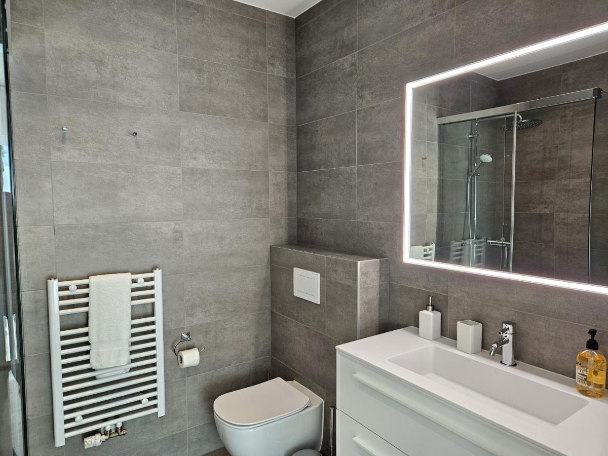 New Spacious Two Bedroom Center With Parking, Near Public Transport Luxembourg Bagian luar foto